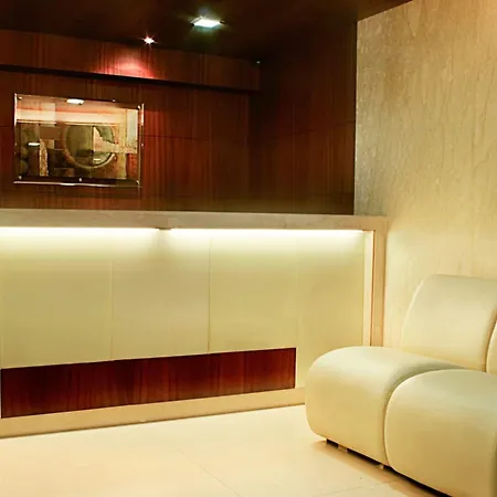 Hotel Lucky Near Bkc-2